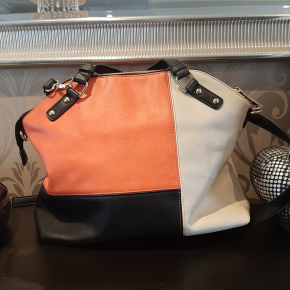 Handbag - Picture 2 of 7